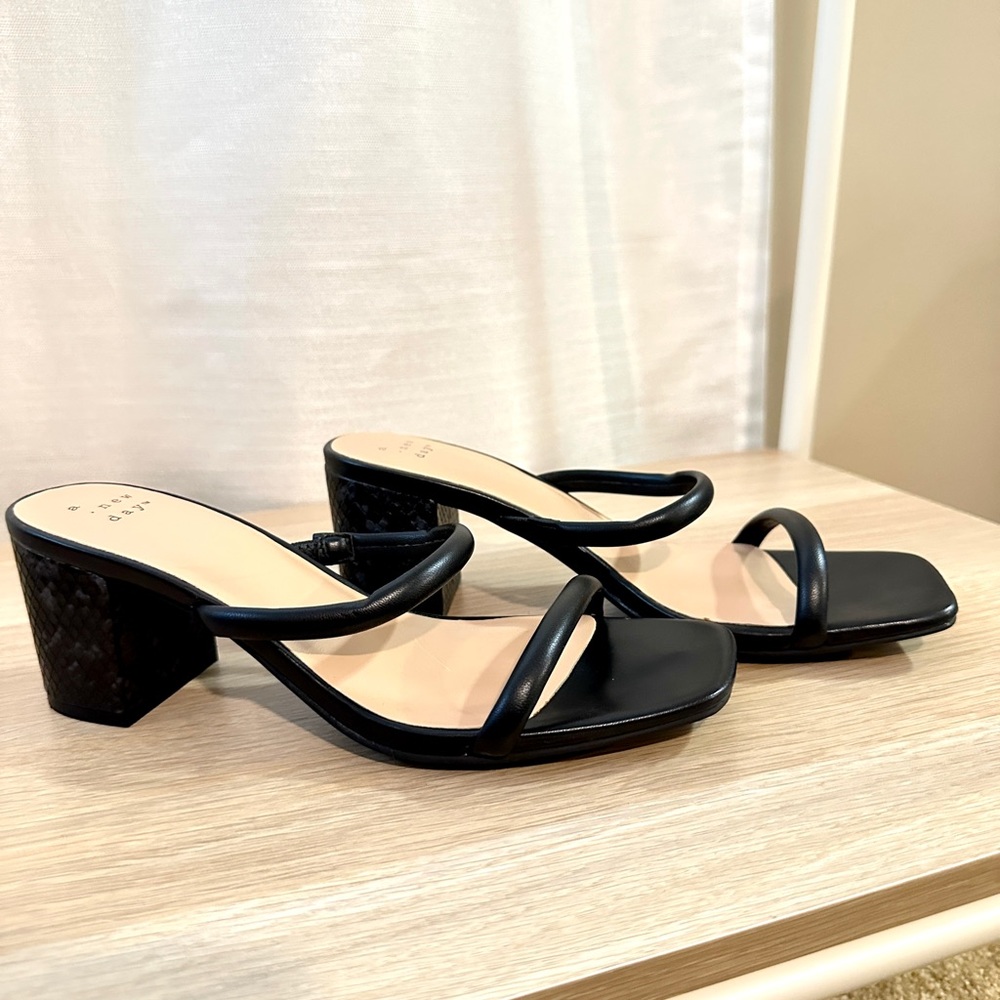 Black block strappy heel